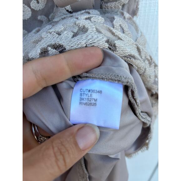 Tadashi‎ Shoji Lace Blouson Dress, Nude Beige, Lined, Sz 4 - Picture 8 of 8